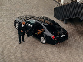 Transporte executivo em São Paulo com carro de luxo e motorista profissional