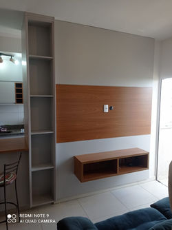 Painel de Tv com rack suspenso