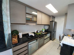 COZINHA COM VIDRO REFLETA