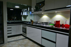 COZINHA COM PORTAS DE VIDRO