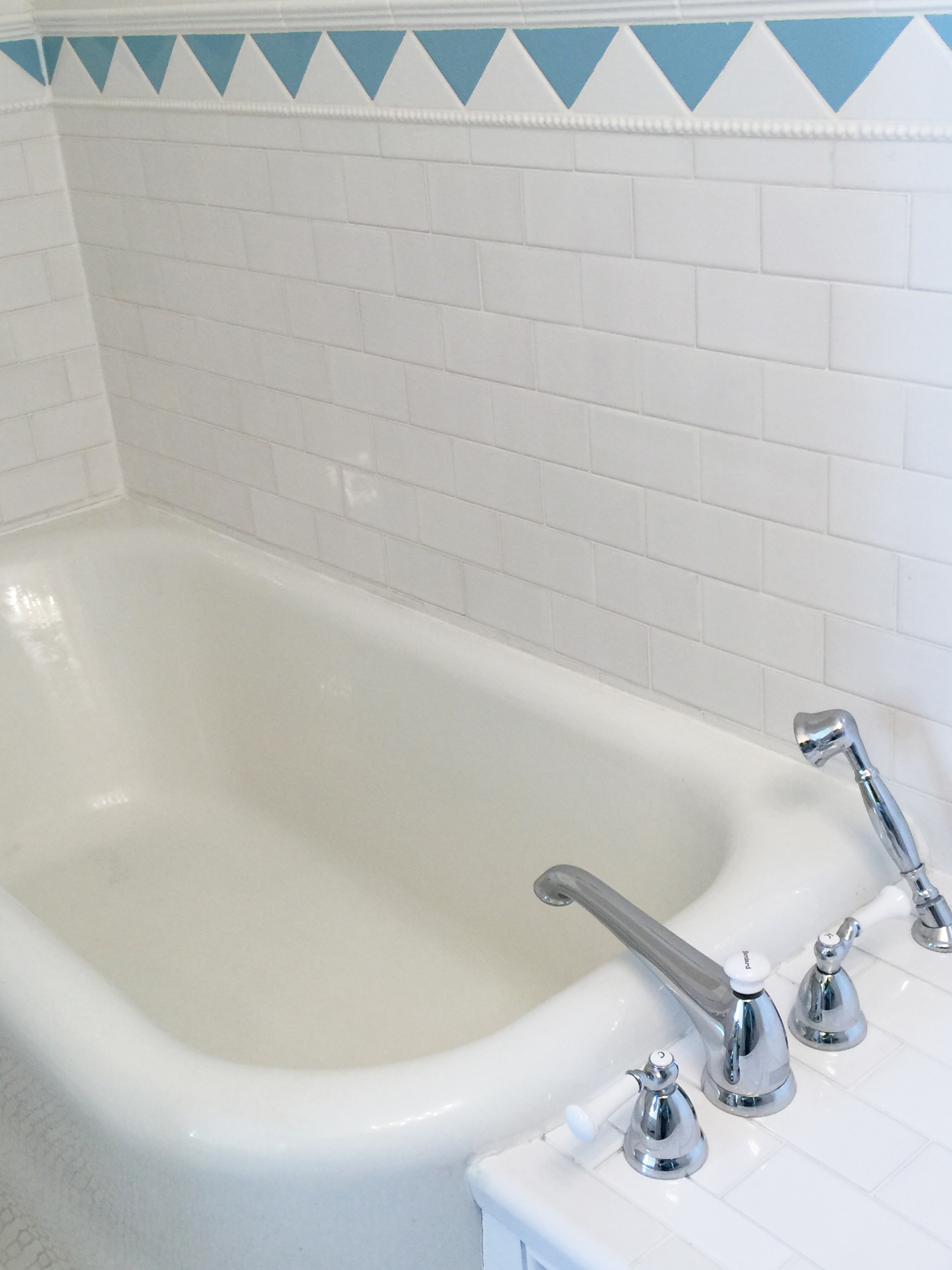 White Room Deep Soaking Tub