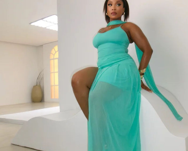 Sisi Eko Plain – Sleek Plain Maxi Dress for Effortless City Glam