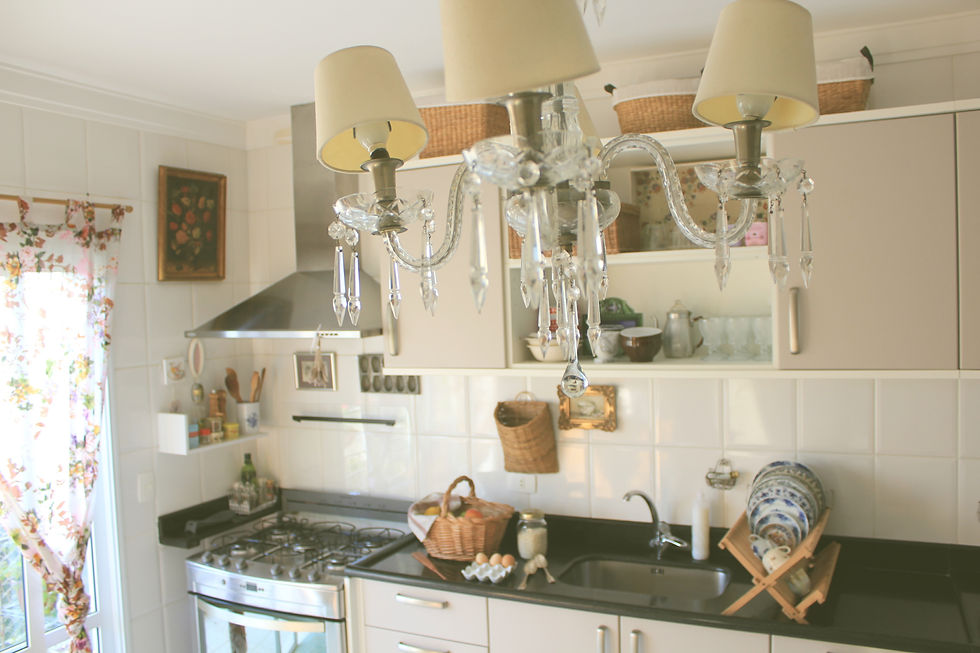 lustre delicado na decoração da cozinha - Revista OcaPop - Studio da Lu