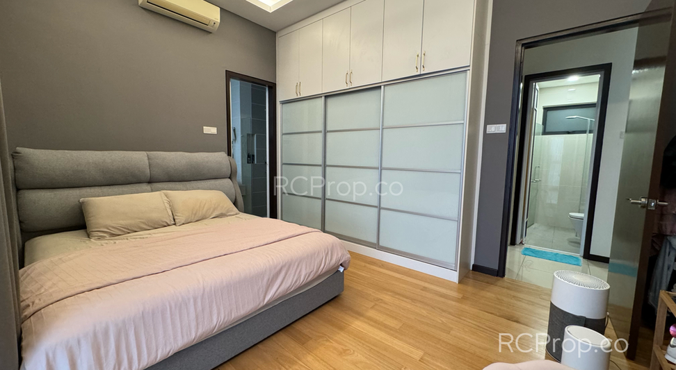 The Waltz Residence - Master Bedroom