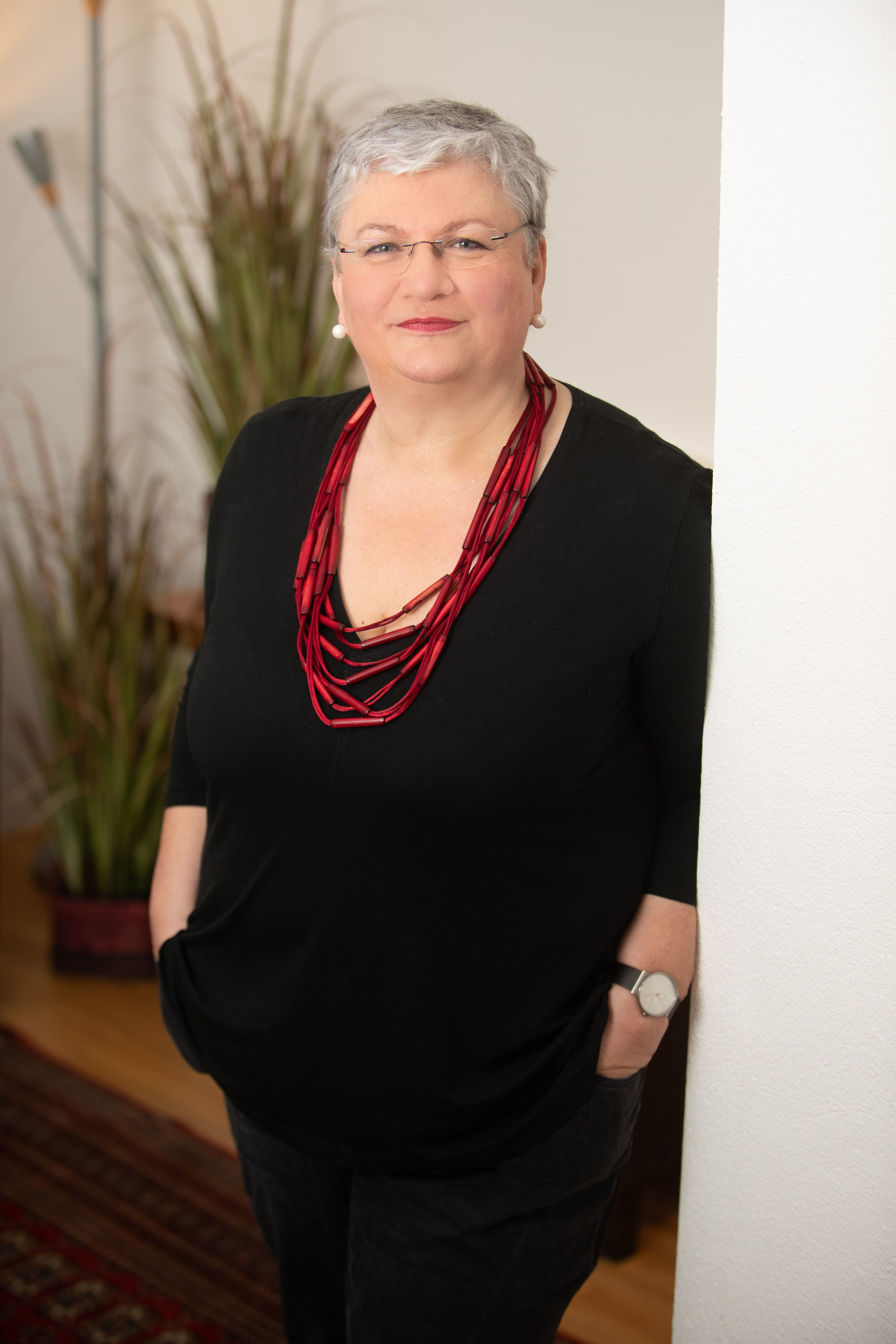 Dr.in MMag.a Barbara Boll
