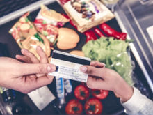 Servidor deve receber auxilio alimentação nas férias e nas licenças legais.