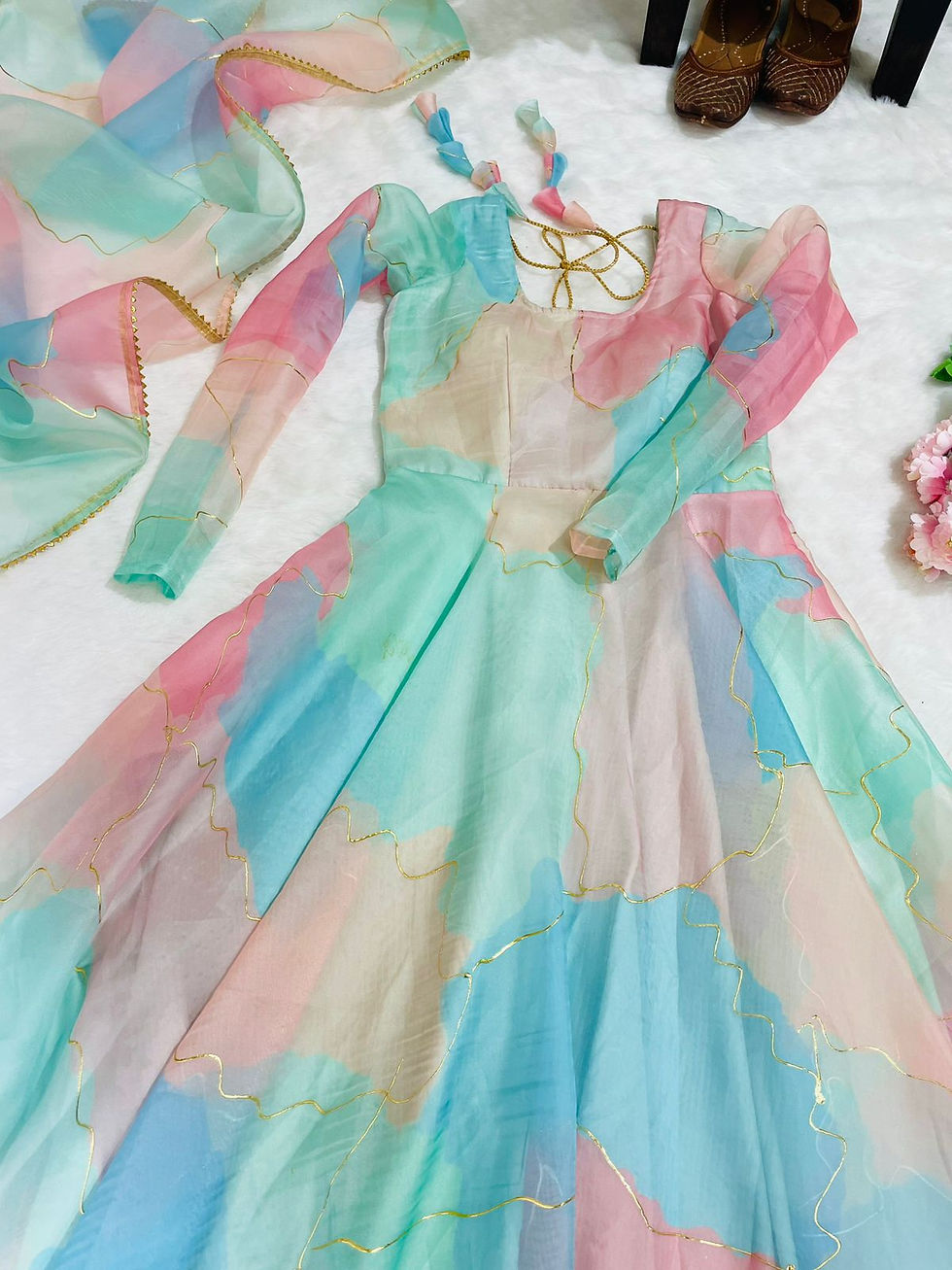 थंबनेल: Multi shaded dress 👗 