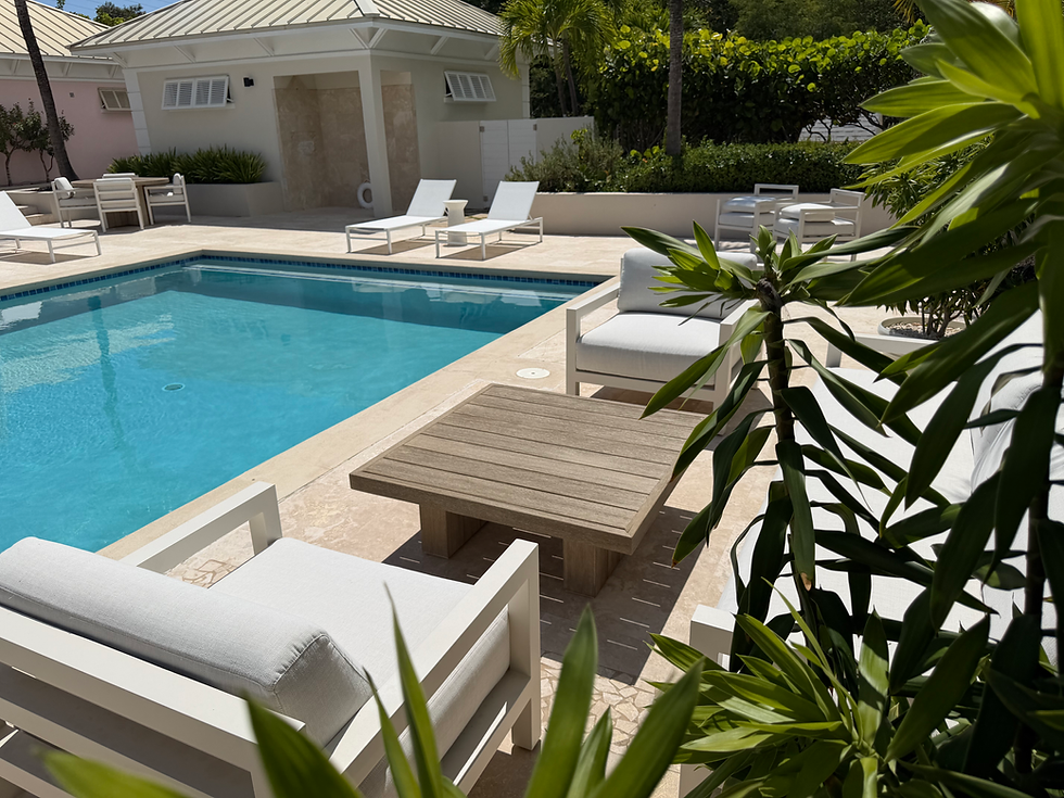 Poolside Settee.HEIC