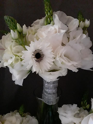white bouquet.jpg