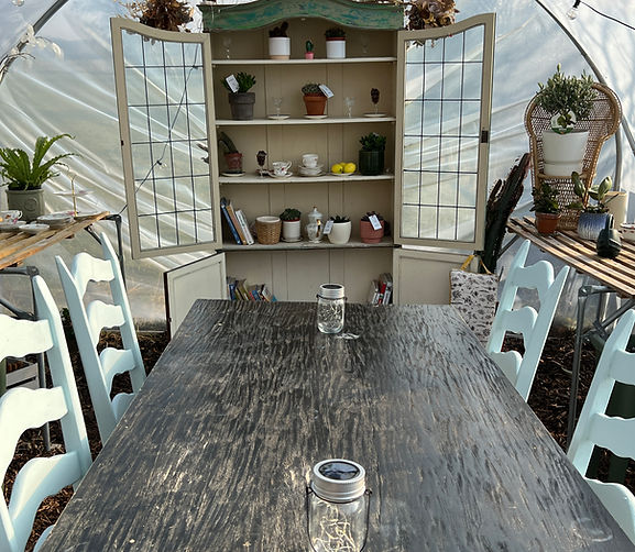 The Hygge Hut is perfect for brunch together with friends or family, right next to the river
