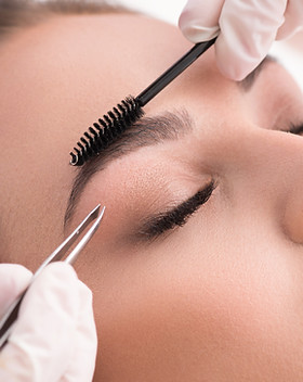 Plucking sourcils