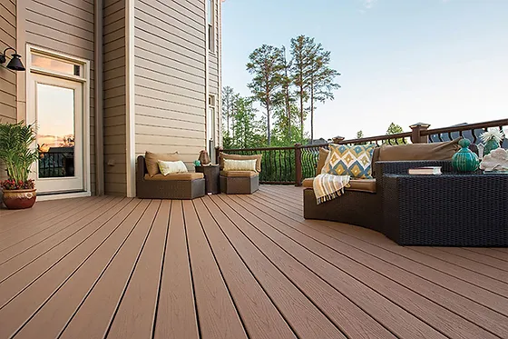 Deck sintético para exteriores
