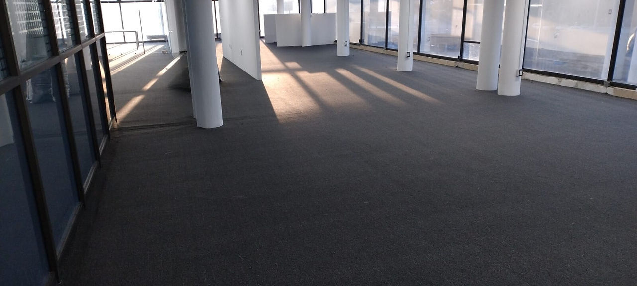Alfombra de rollo en oficina CDMX
