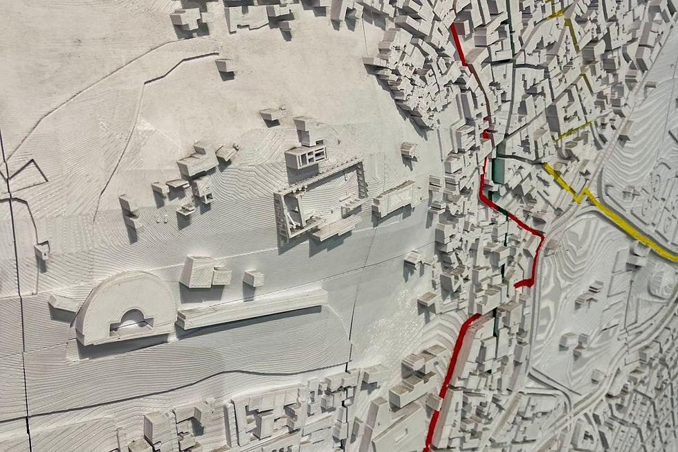 Zoom al muro de experiencia de las rutas para correr en atenas