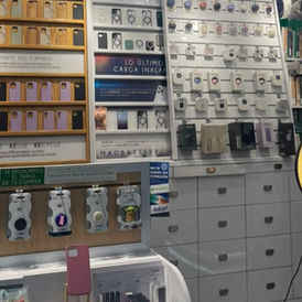 Una tienda que vende artículos para celular y accesorios