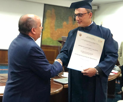 MANO_DIPLOMA.jpg