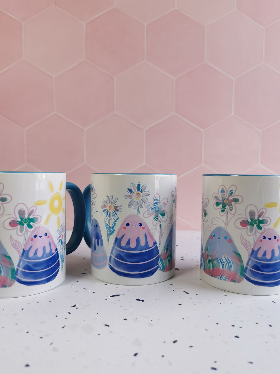 Thumbnail: Smiley mountain scene mug