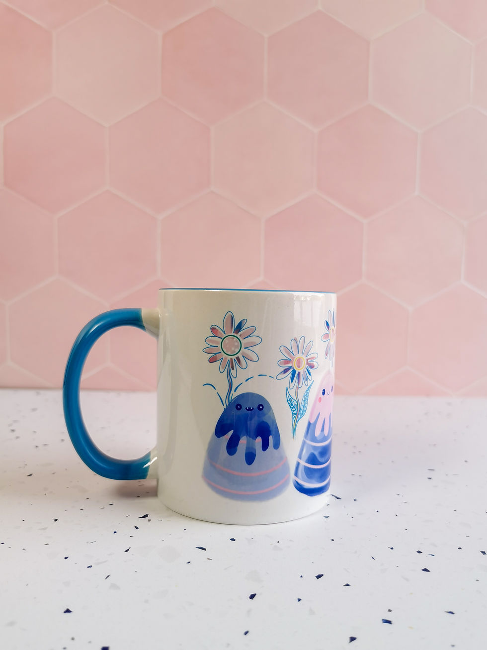 Thumbnail: Smiley mountain scene mug