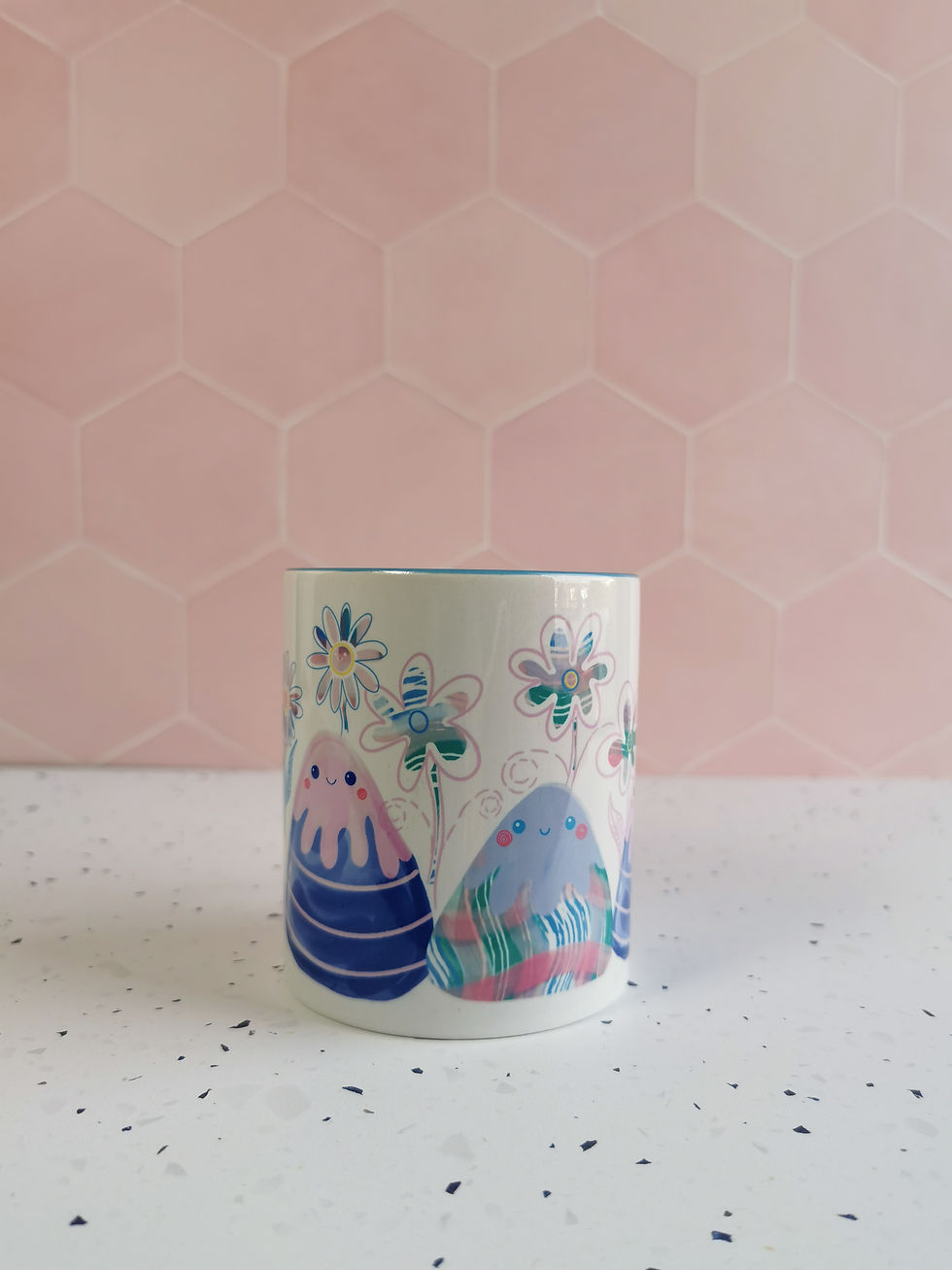 Thumbnail: Smiley mountain scene mug