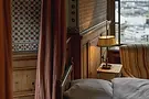 chambre chateau coussins lampe de chevet