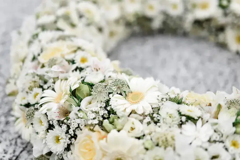 Couronne de deuil blanche
