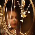 Individuell programmierter Schmuck