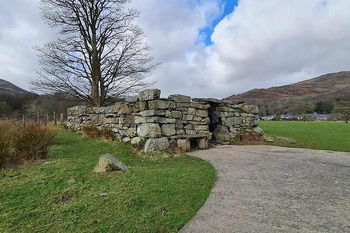 gelert-statue-stone-ruin-building-beddgelert.jpg (1).jpg