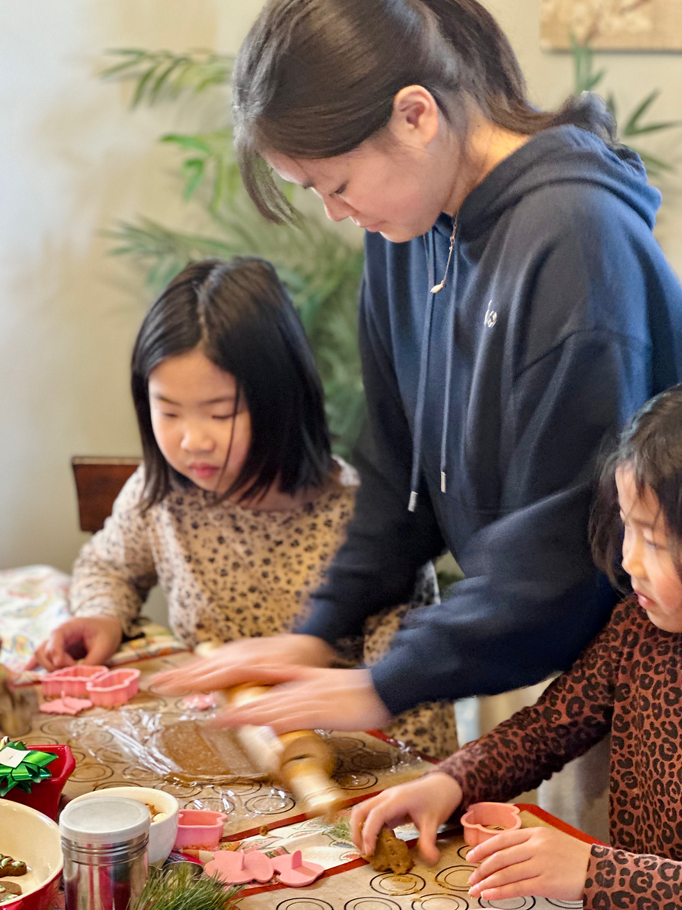 Holiday Magic in the Kitchen: Gingerbread & Christmas Treats