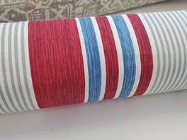 patio rayé bleu et rouge.jpg