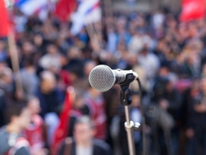 Thousands gather for campaign launch