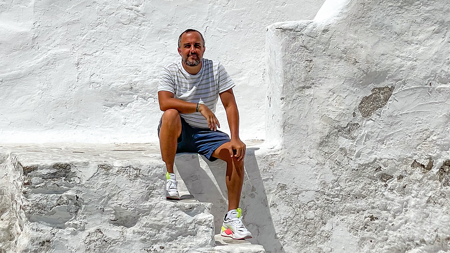 who is tony kariotis greece media iamgreece