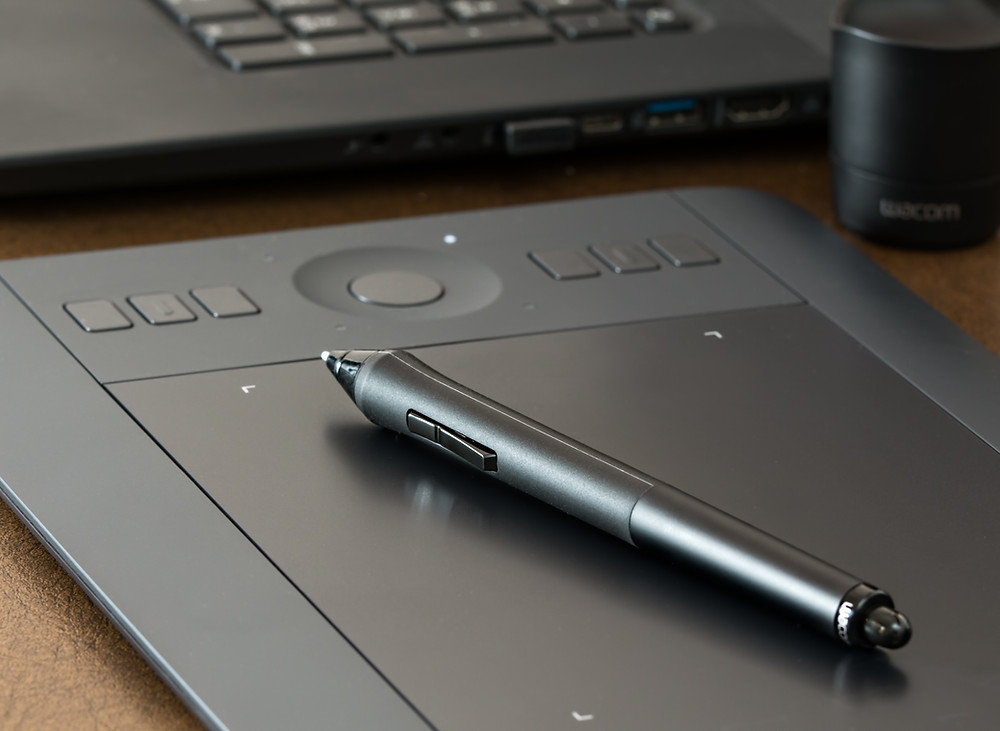 Picture of a tablet and stylus.
