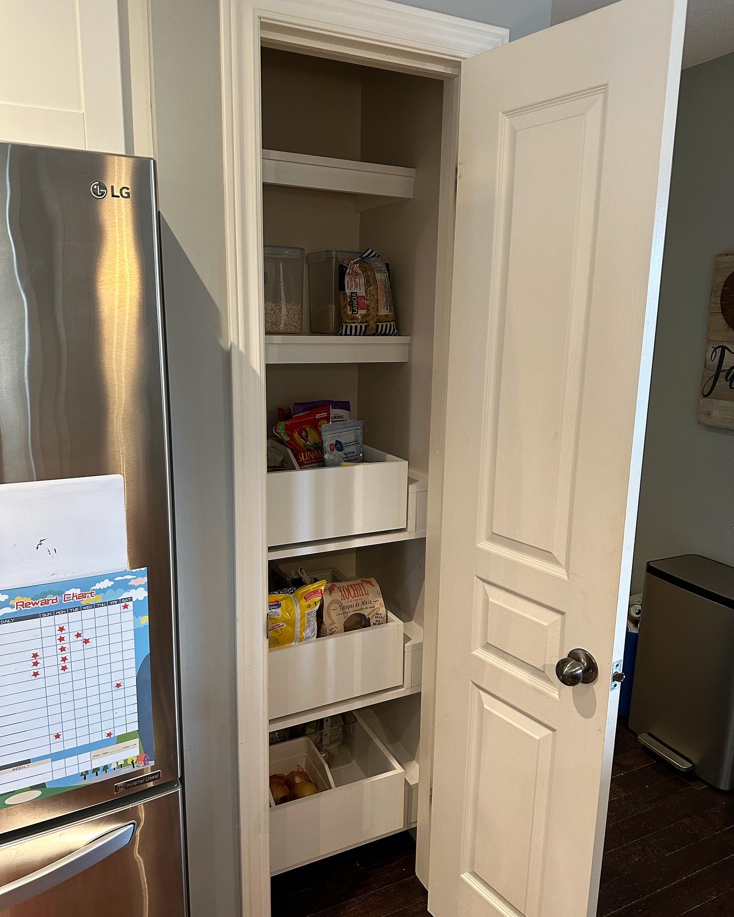 Pantry / View 12