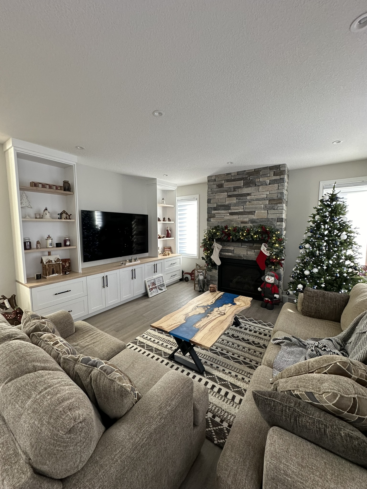 Media units / View 12