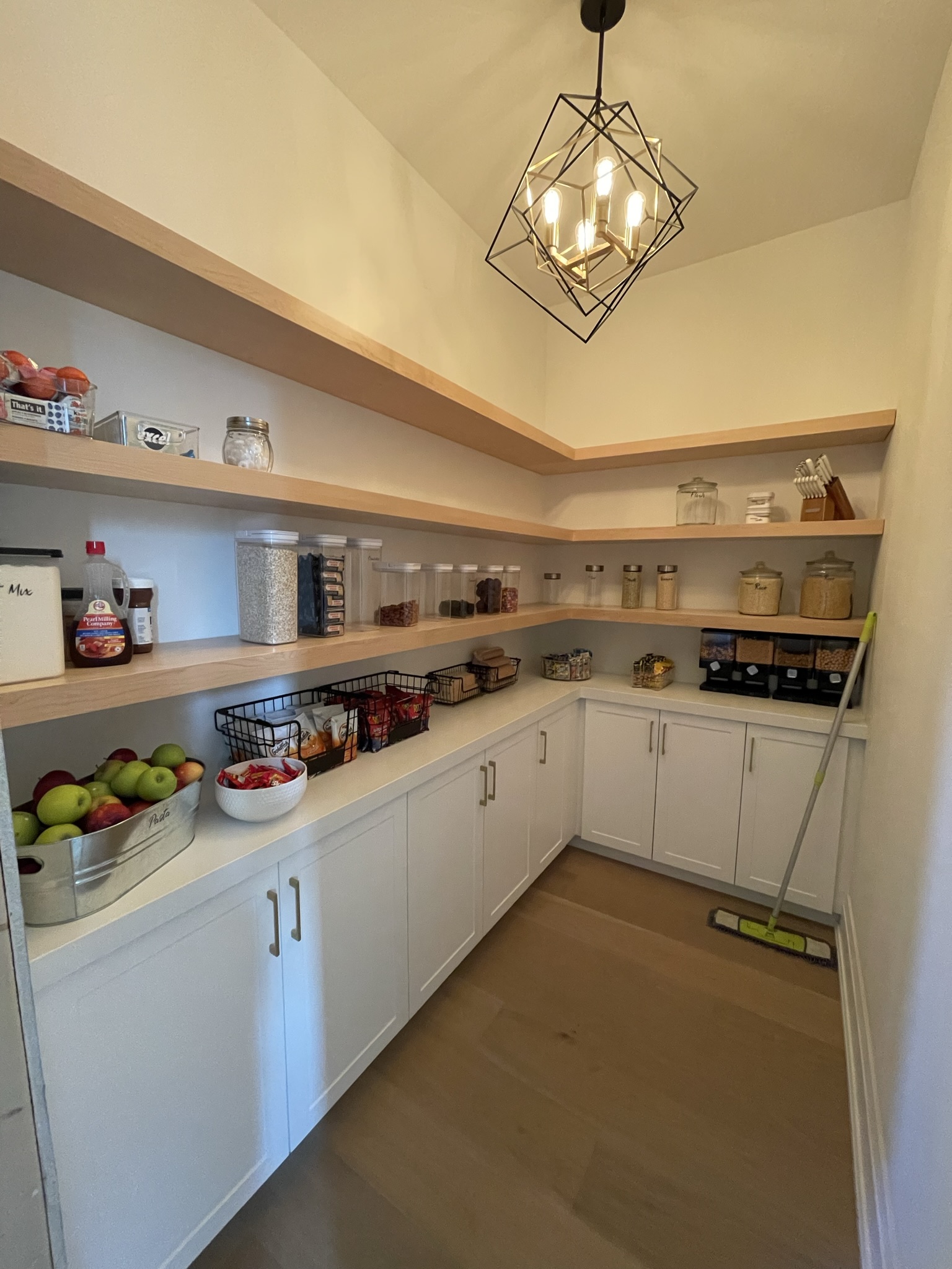 Pantry / View 07
