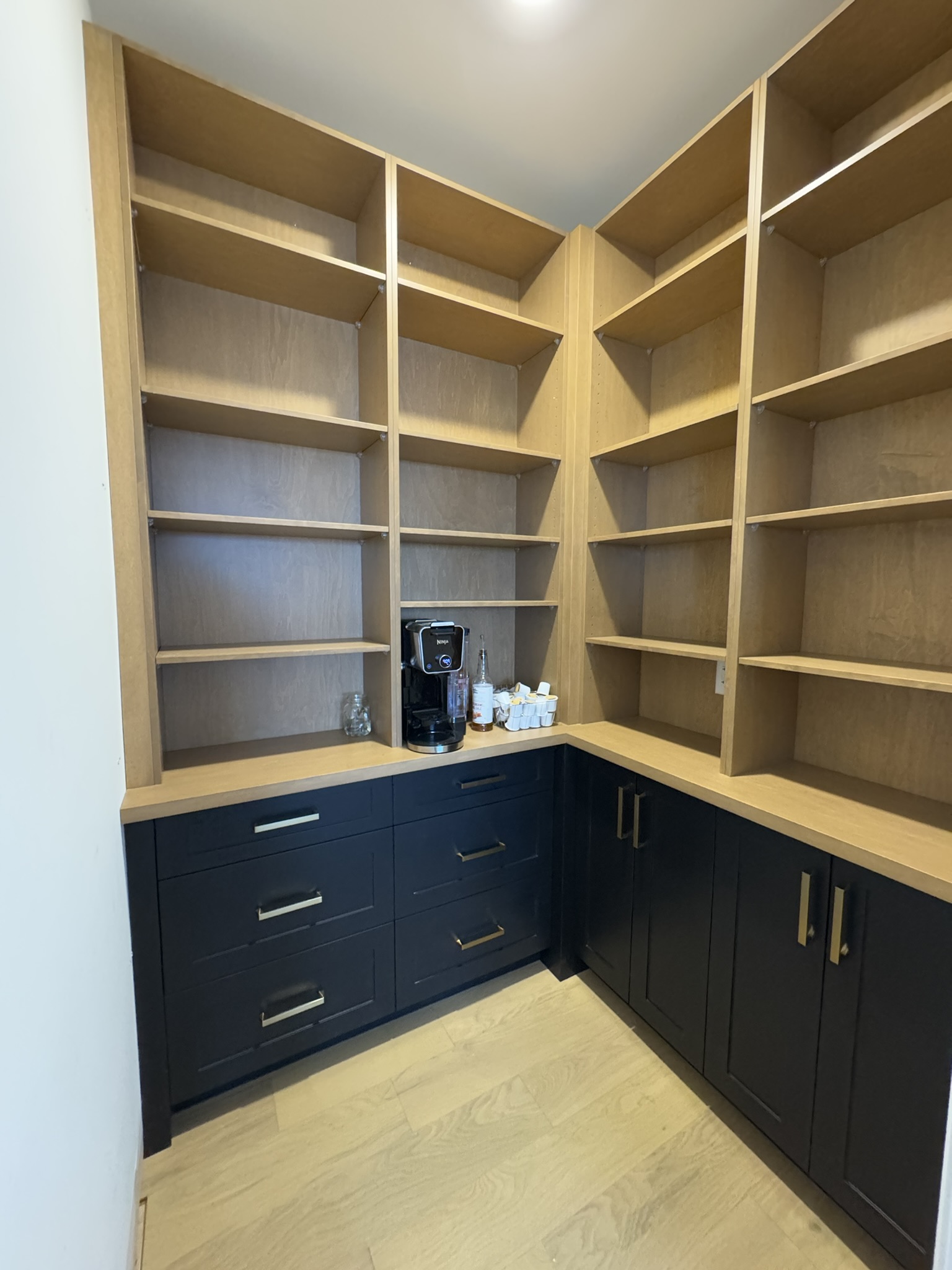 Pantry / View 11