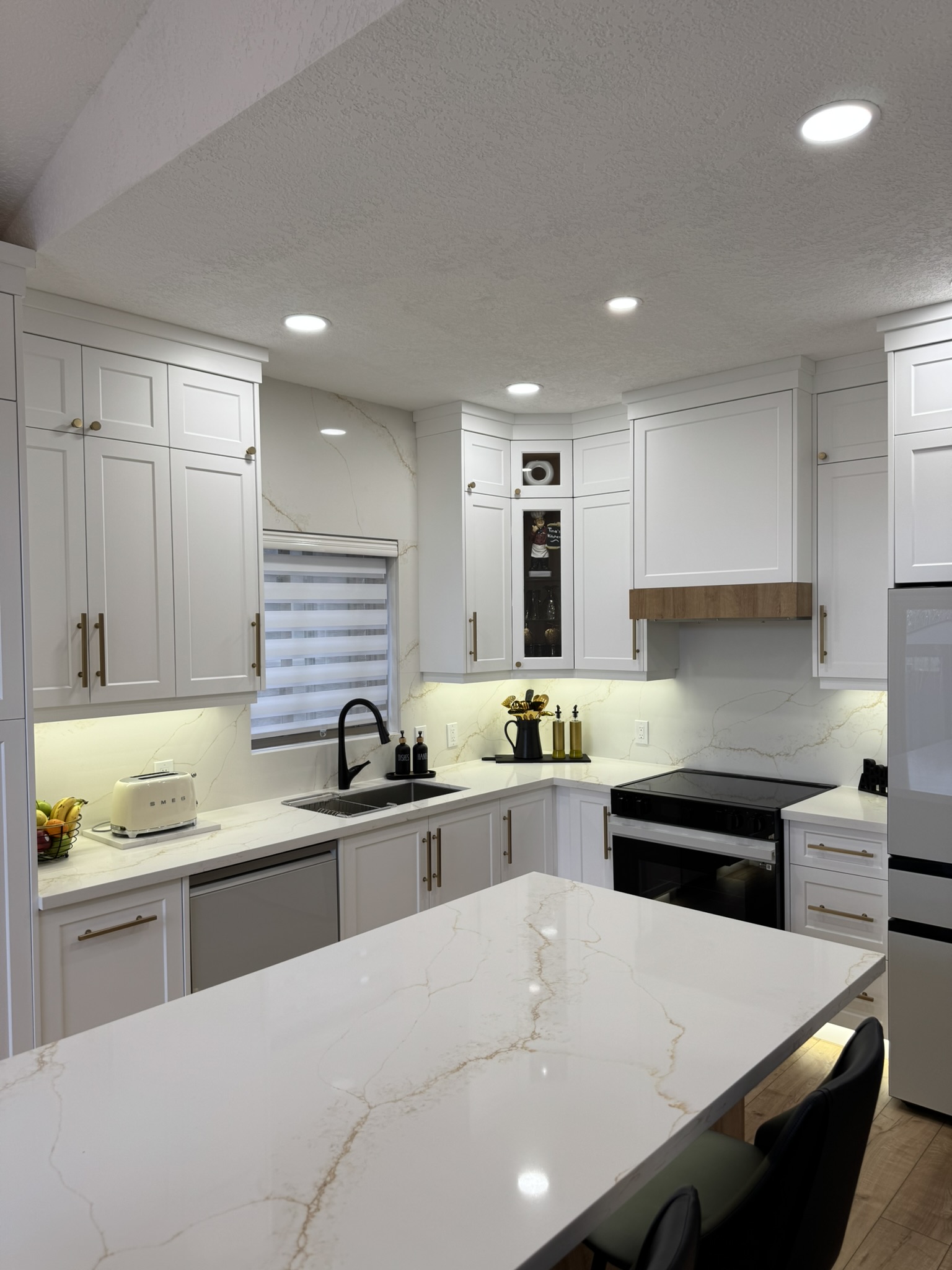 Kitchens / View 48