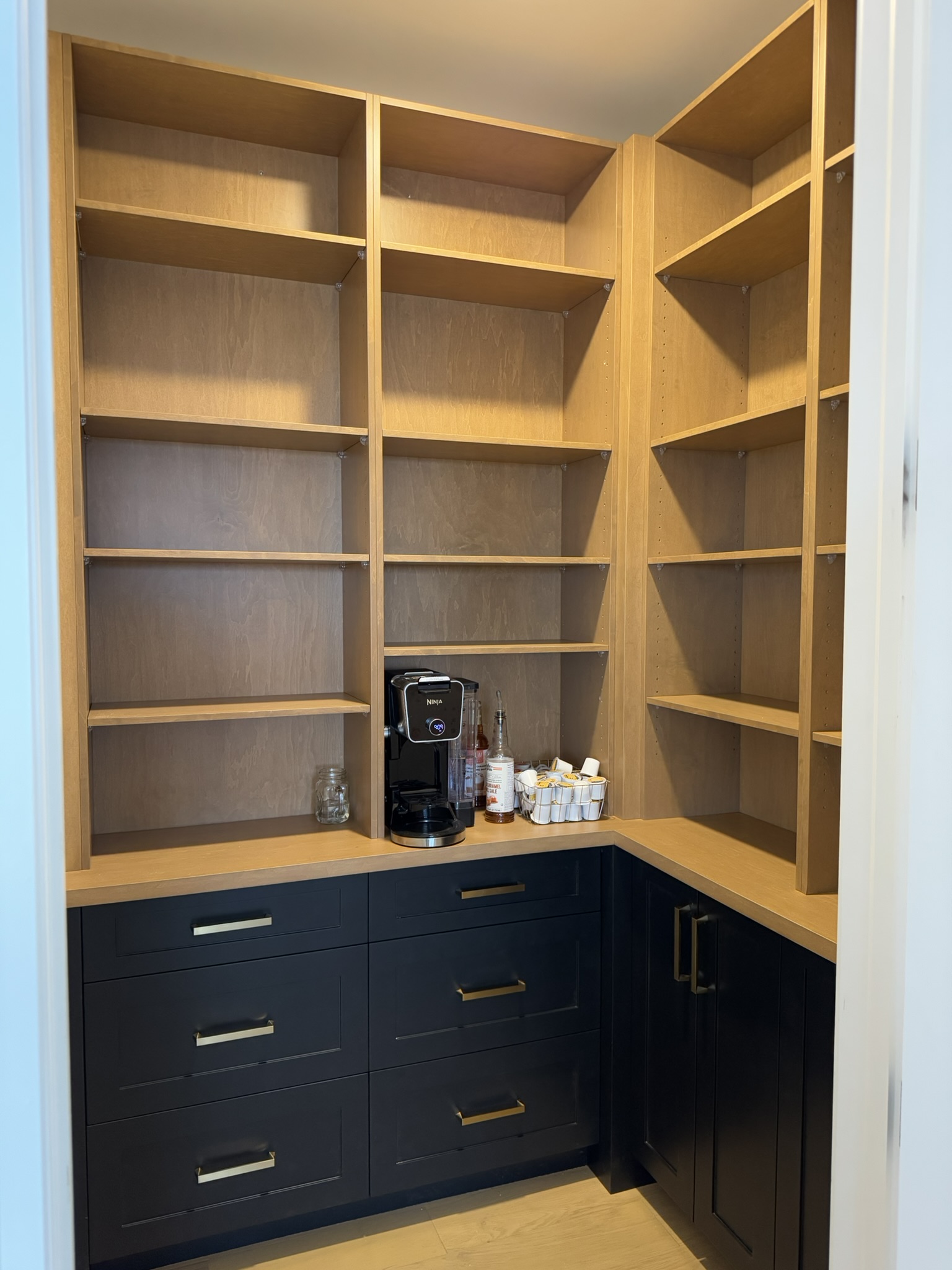 Pantry / View 01