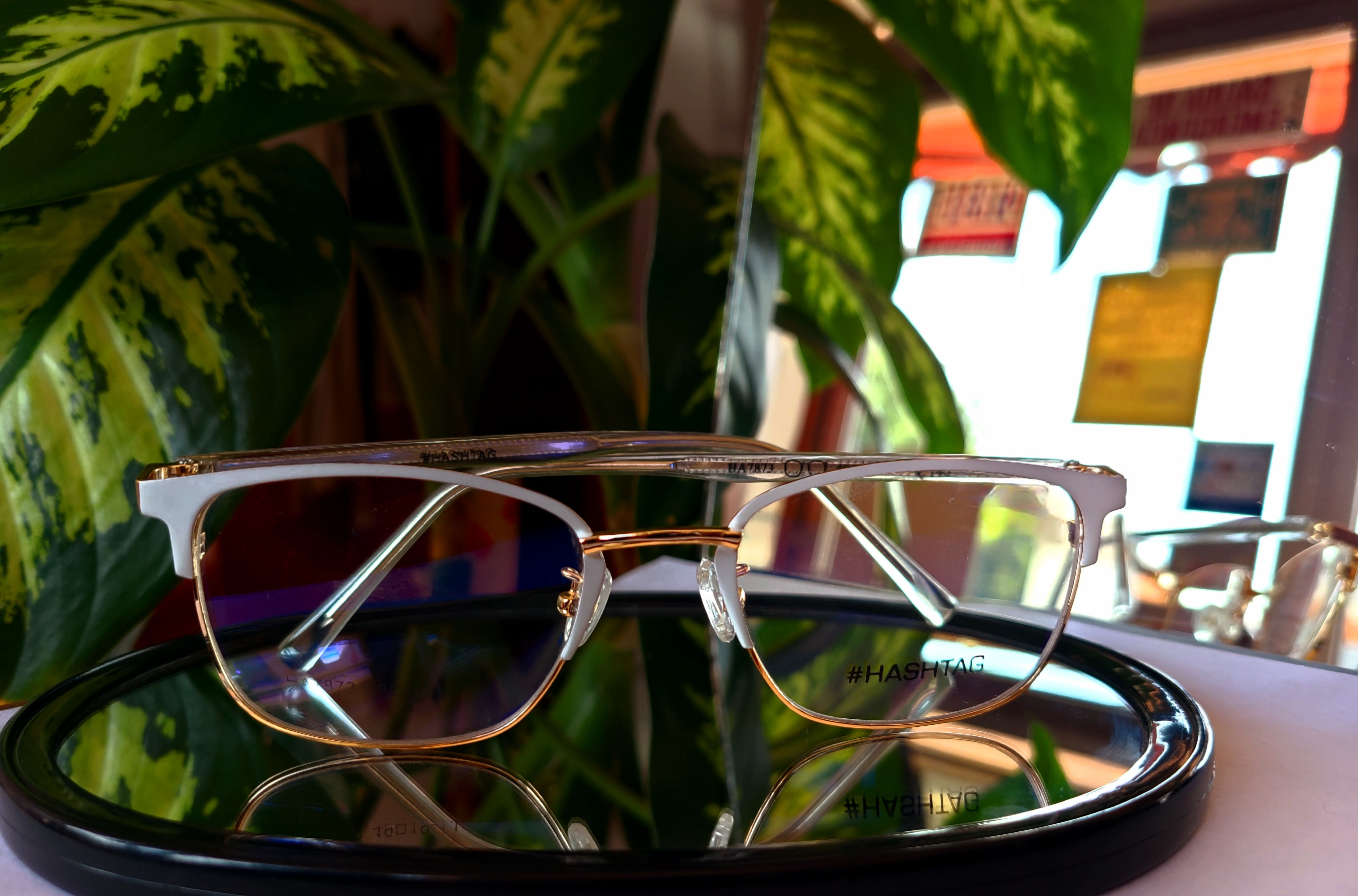 Lentes HASHTAG blancos y dorados