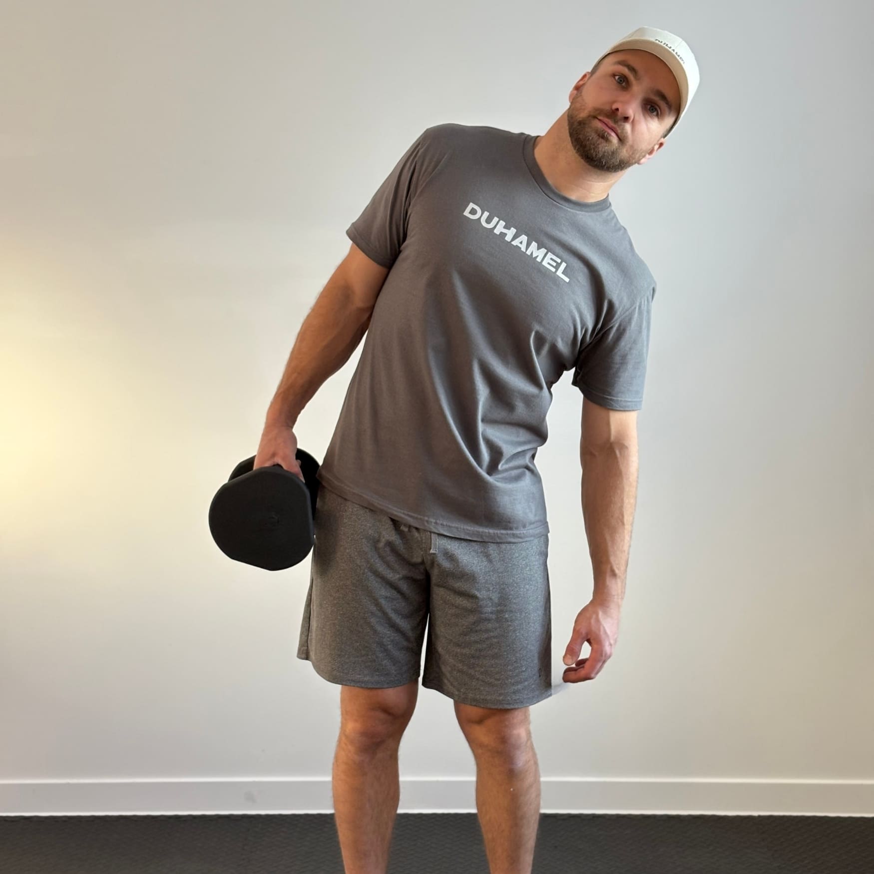 Femme faisant des Kettlebell Swing avec Haltères Duhamel