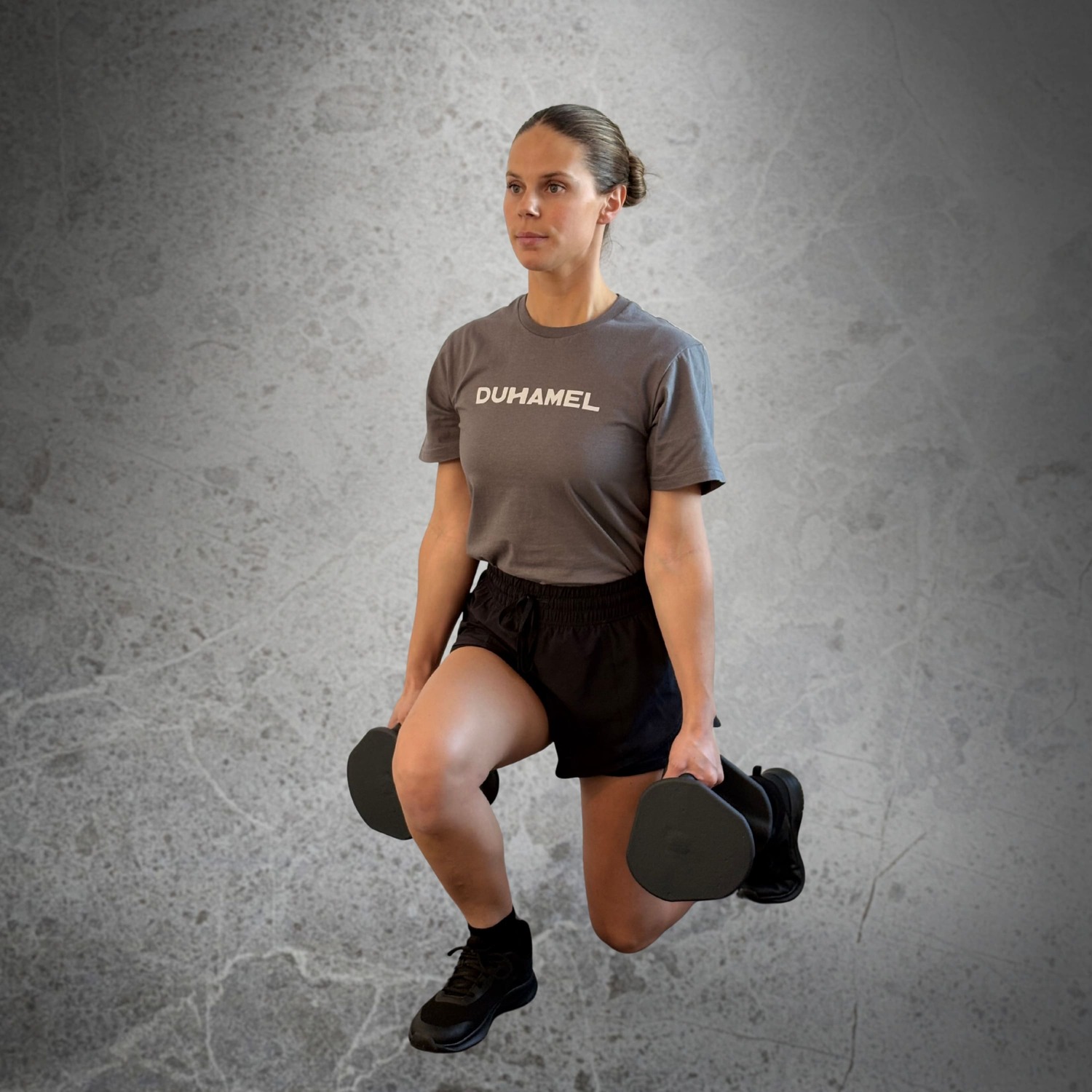Femme faisant des Lunges avec Haltères Duhamel