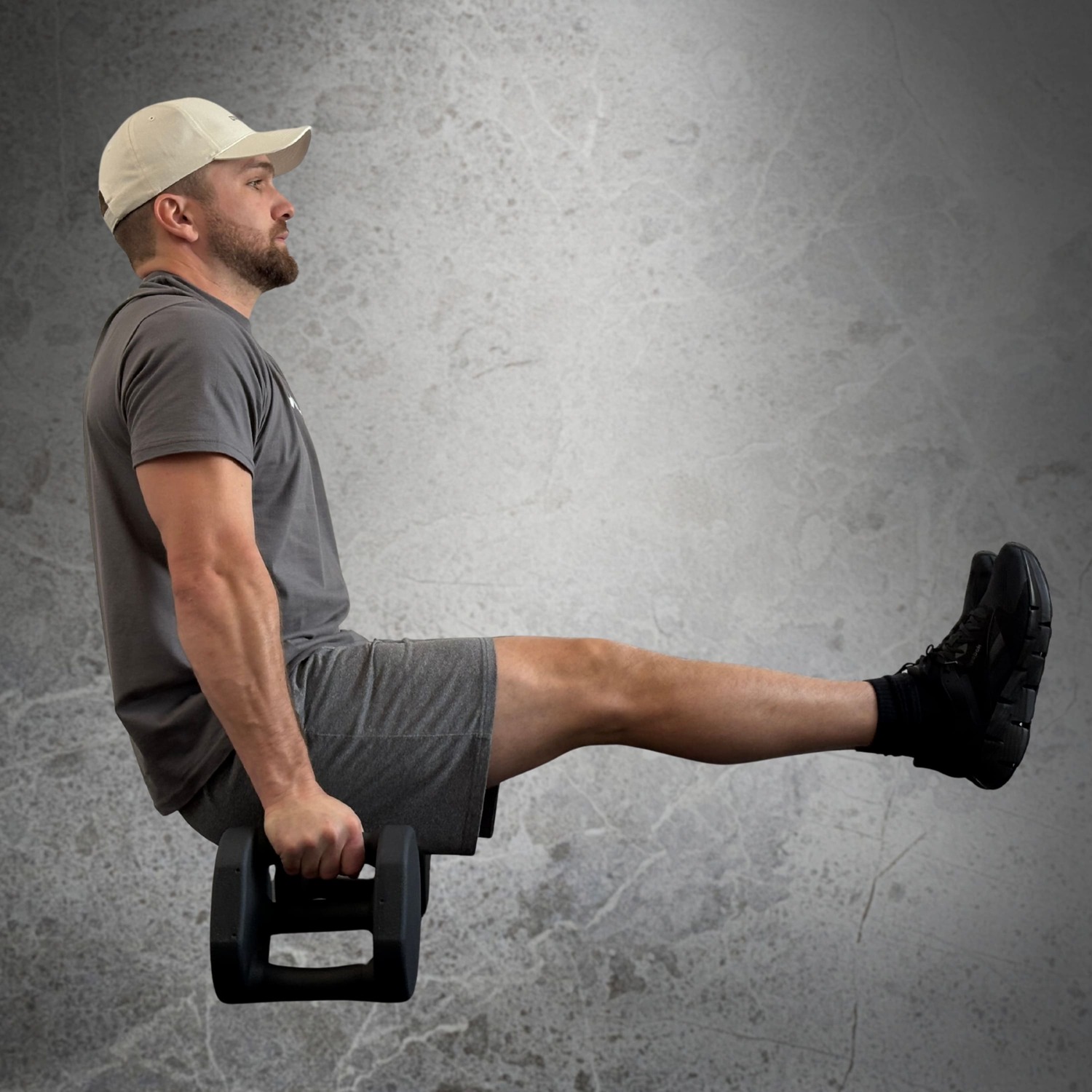 Homme faisant des L-Sit avec Haltères Duhamel