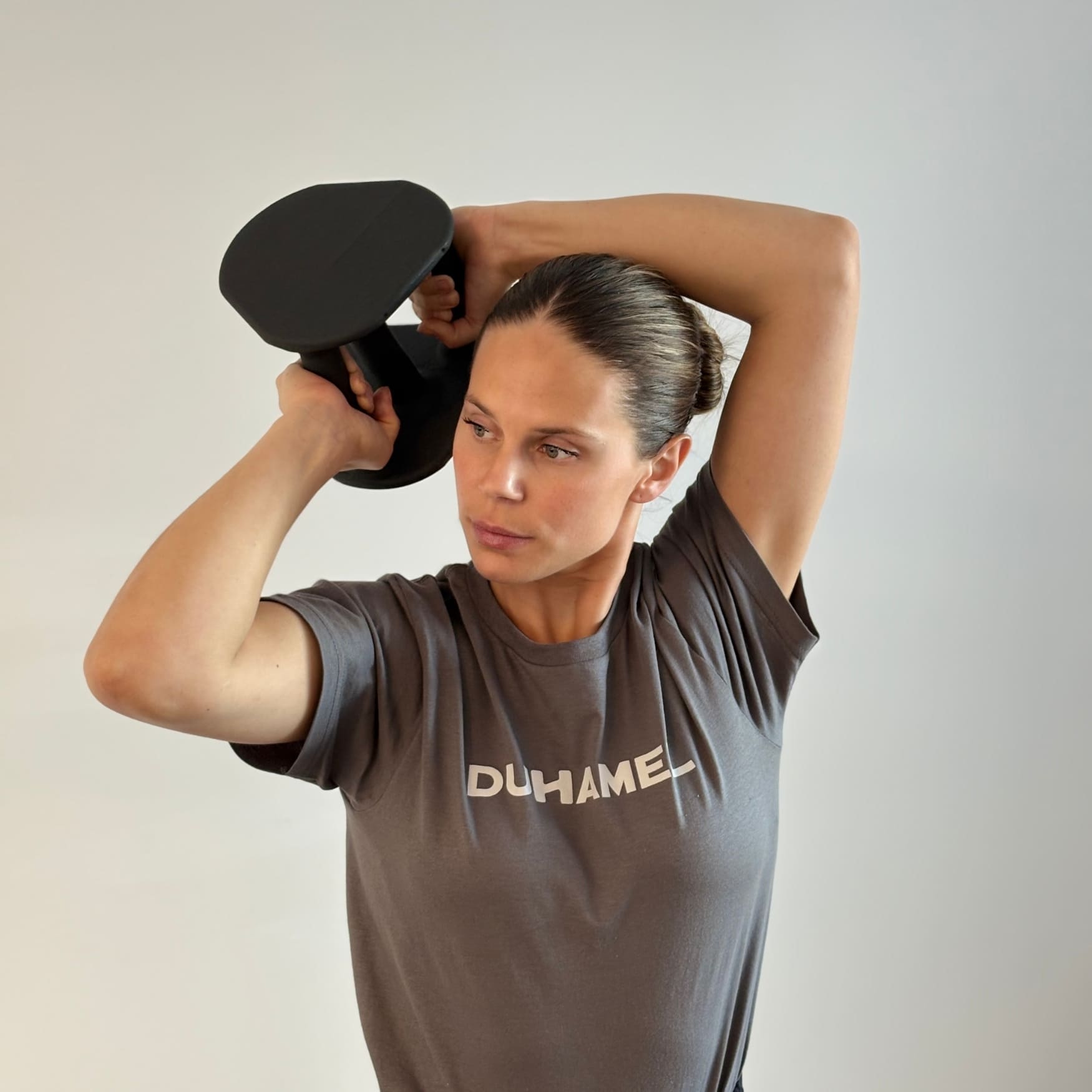 Femme faisant des Halo avec Haltères Duhamel