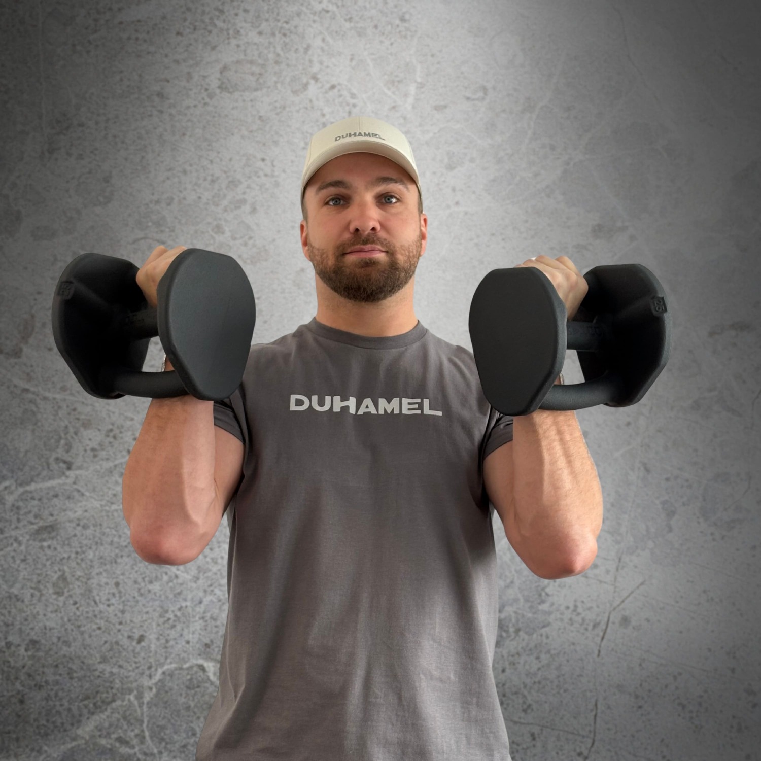 Homme faisant des Kettlebell Clean avec Haltères Duhamel