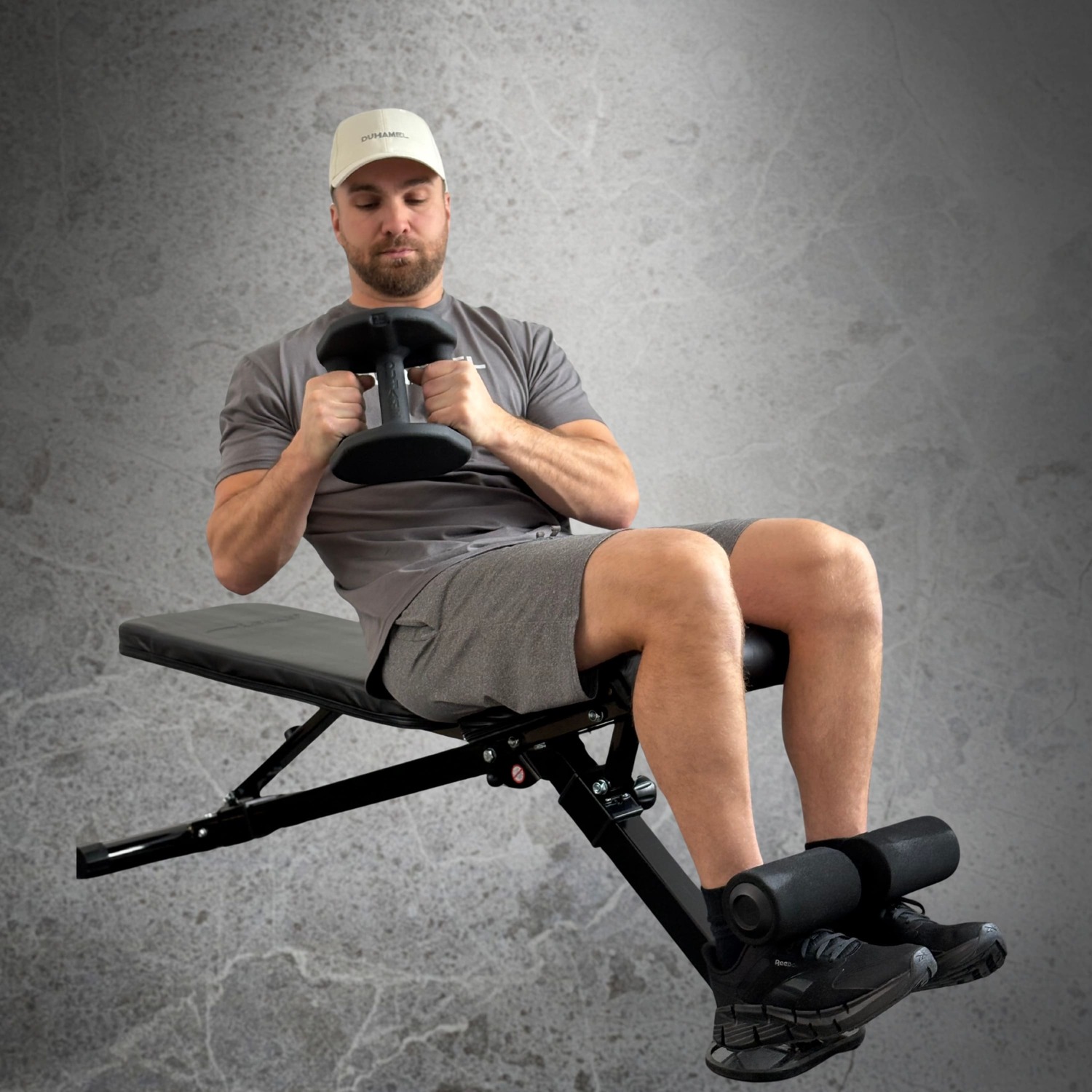 Homme faisant des Sit-Up avec Haltères Duhamel