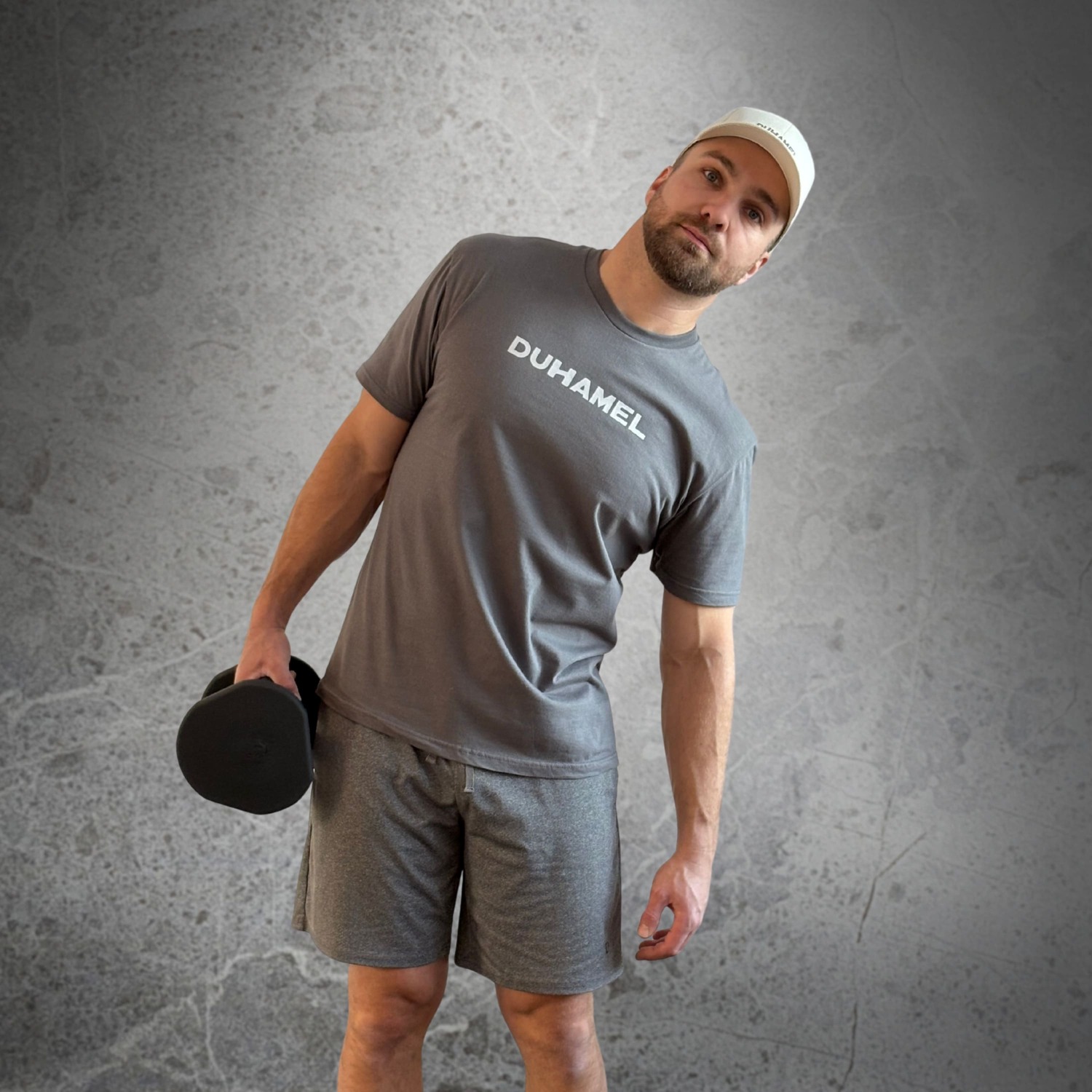 Homme faisant des Kettlebell Side Bend avec Haltères Duhamel
