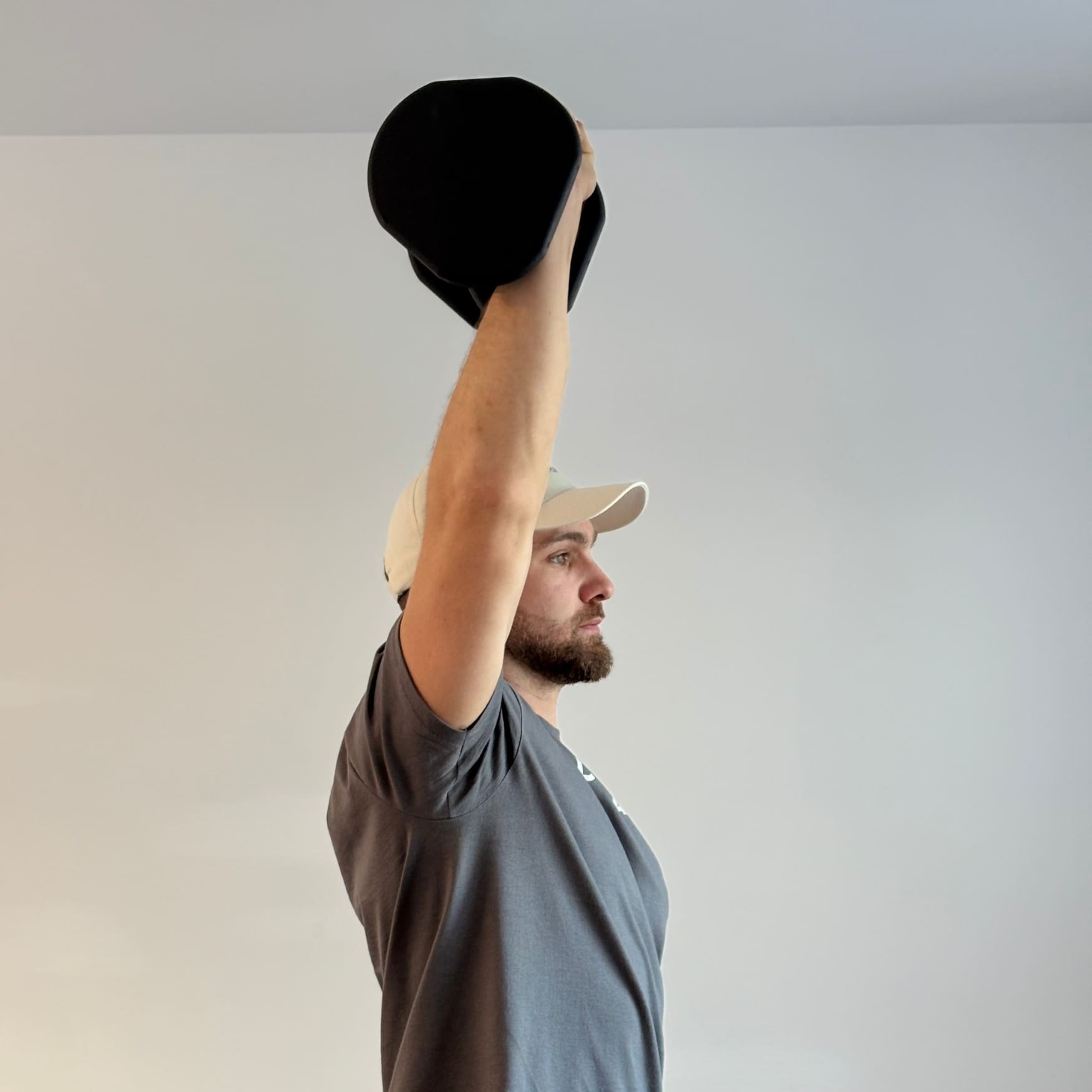 Homme faisant des Snatch avec Haltères Duhamel