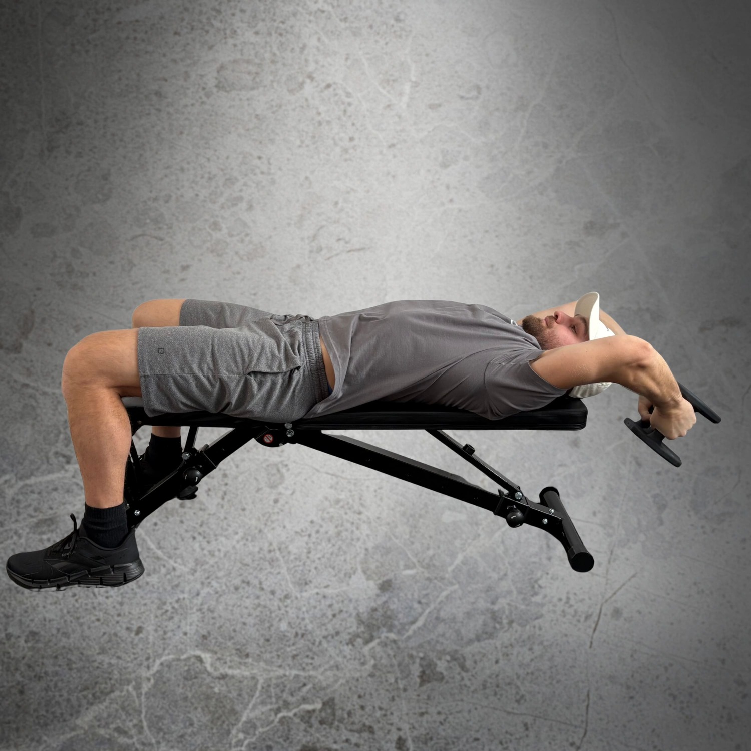 Homme faisant des Pullover avec Haltères Duhamel