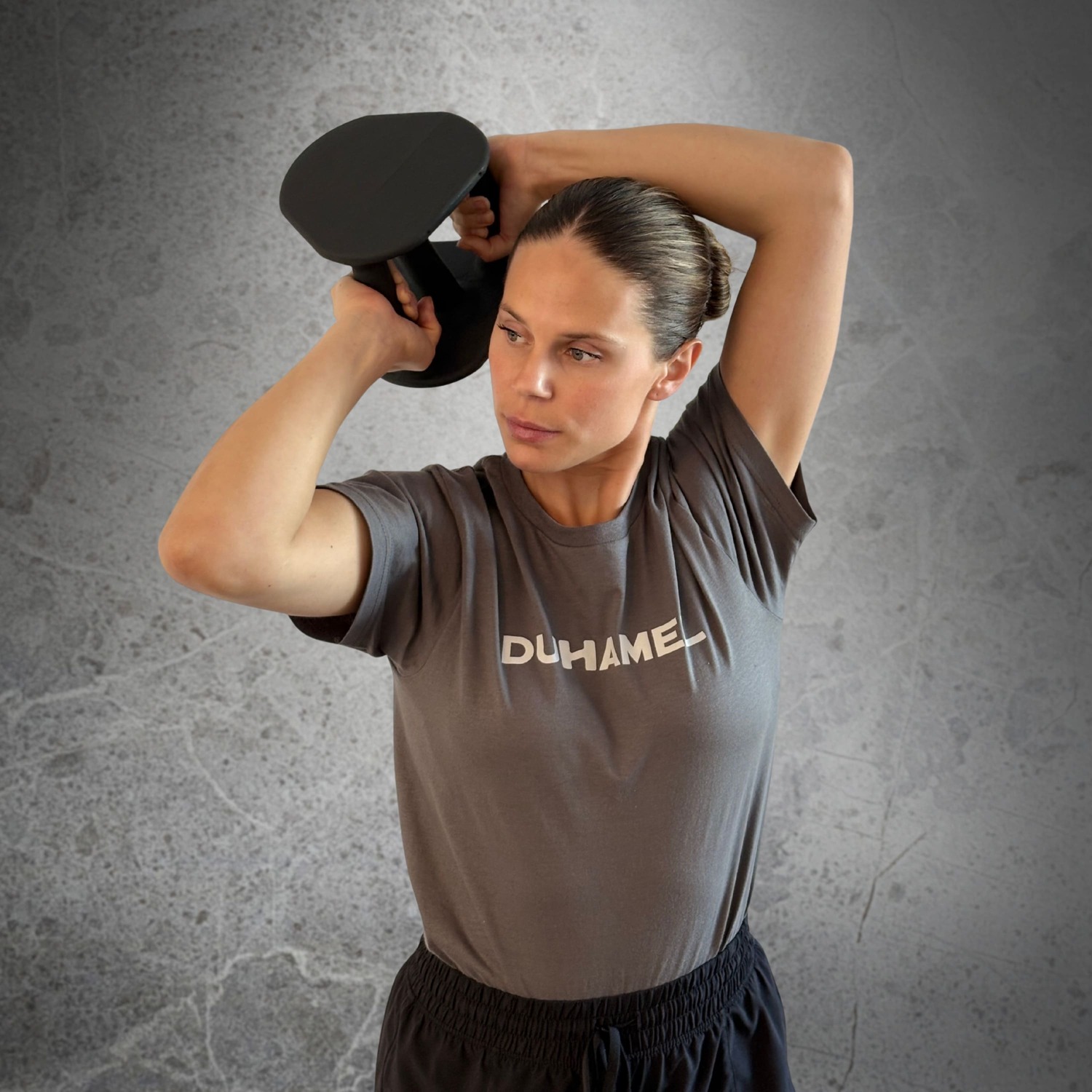 Femme faisant des Halo avec Haltères Duhamel