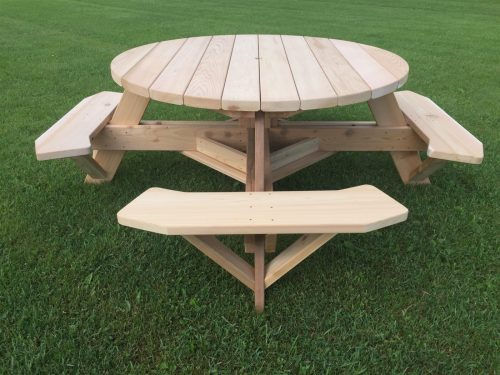 Round Cedar Picnic Table now assembled!